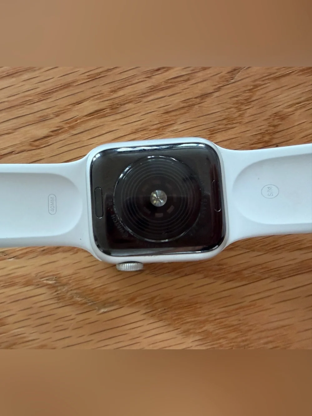 Apple Watch SE (1st Gen) 40mm GPS Silver Aluminum + Charger & Extra Band
